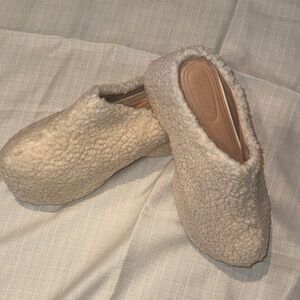 Women's Cream Fleece Slippers